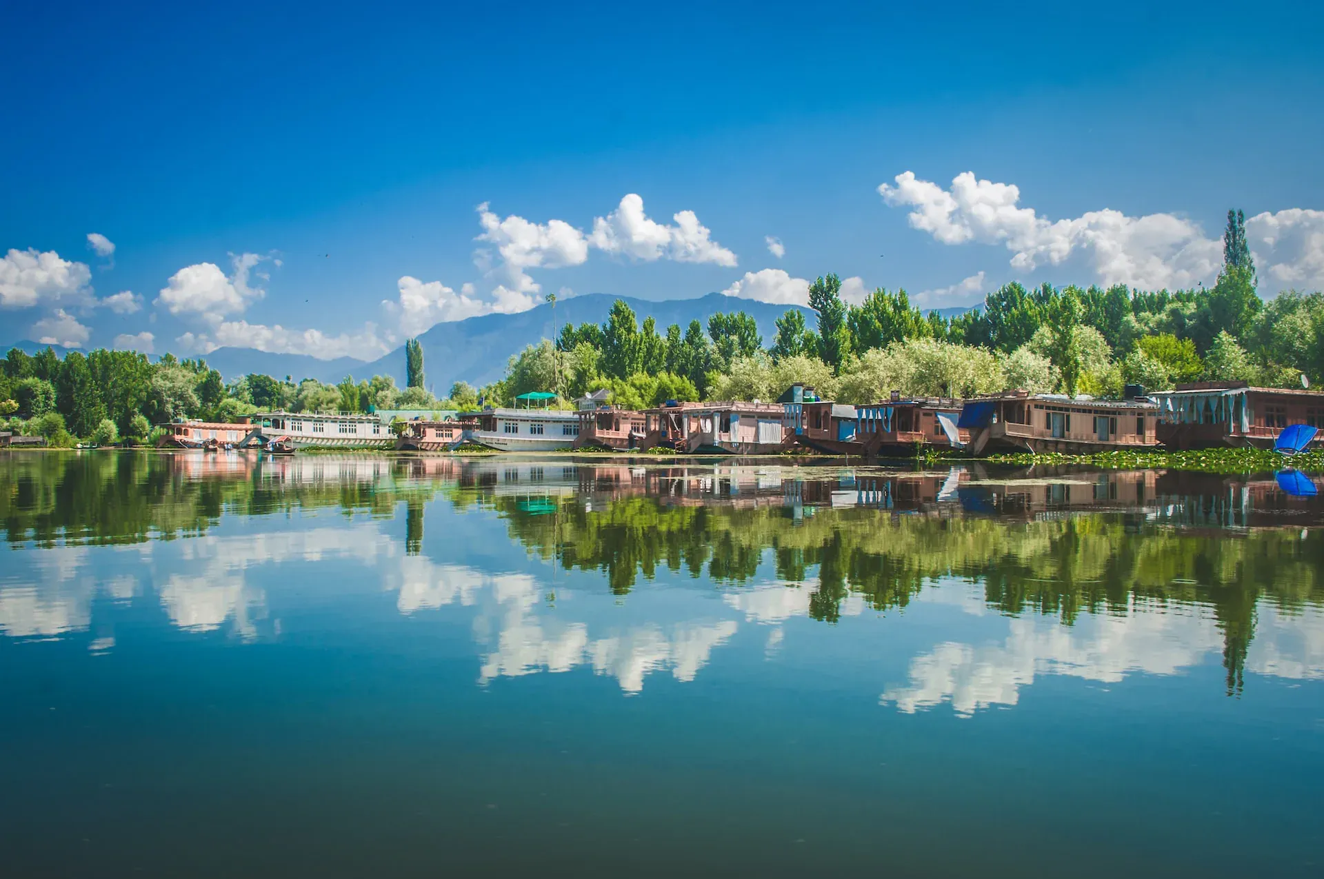 Romantic houseboat stay on Dal Lake in Srinagar, Kashmir