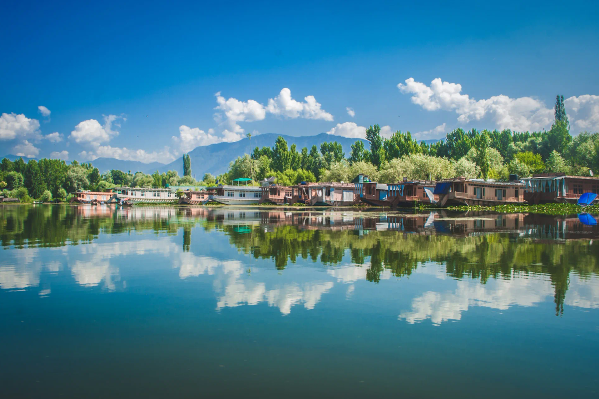 Romantic houseboat stay on Dal Lake in Srinagar, Kashmir